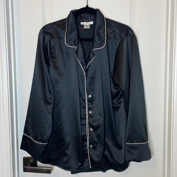 Natori‎ satin pajama top - Picture 1 of 4